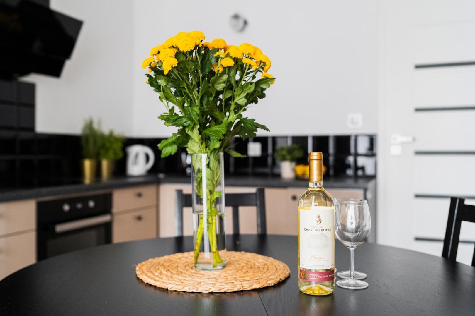 Apartment Old Town - 3 Rooms - 2 Bathrooms - 12 People - Parking Place Vratislav Exteriér fotografie
